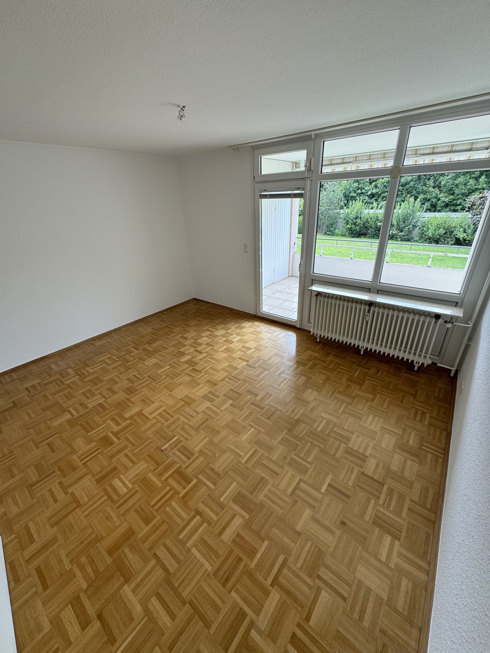 Schlafzimmer mit Balkonzugang